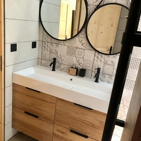 La Chaumiere B7 بيت للعطل *